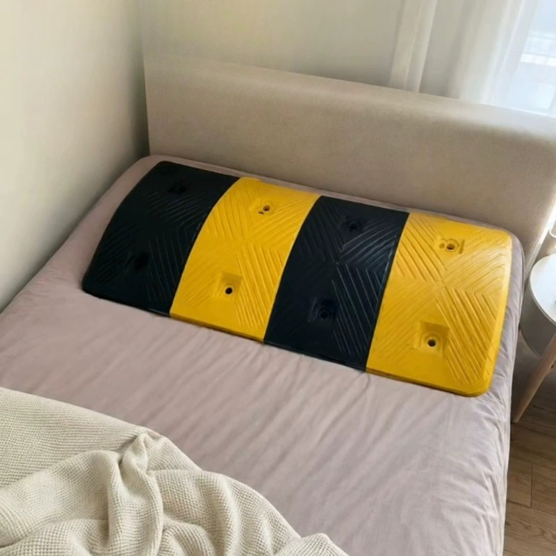 Prank Toys - 面白いスピードバンプ型おもちゃ、ゴム製のいたずらグッズ、友人をからかうためのユニークなプレゼント、ルームメイトとのパーティーで楽しめる面白いおもちゃ。